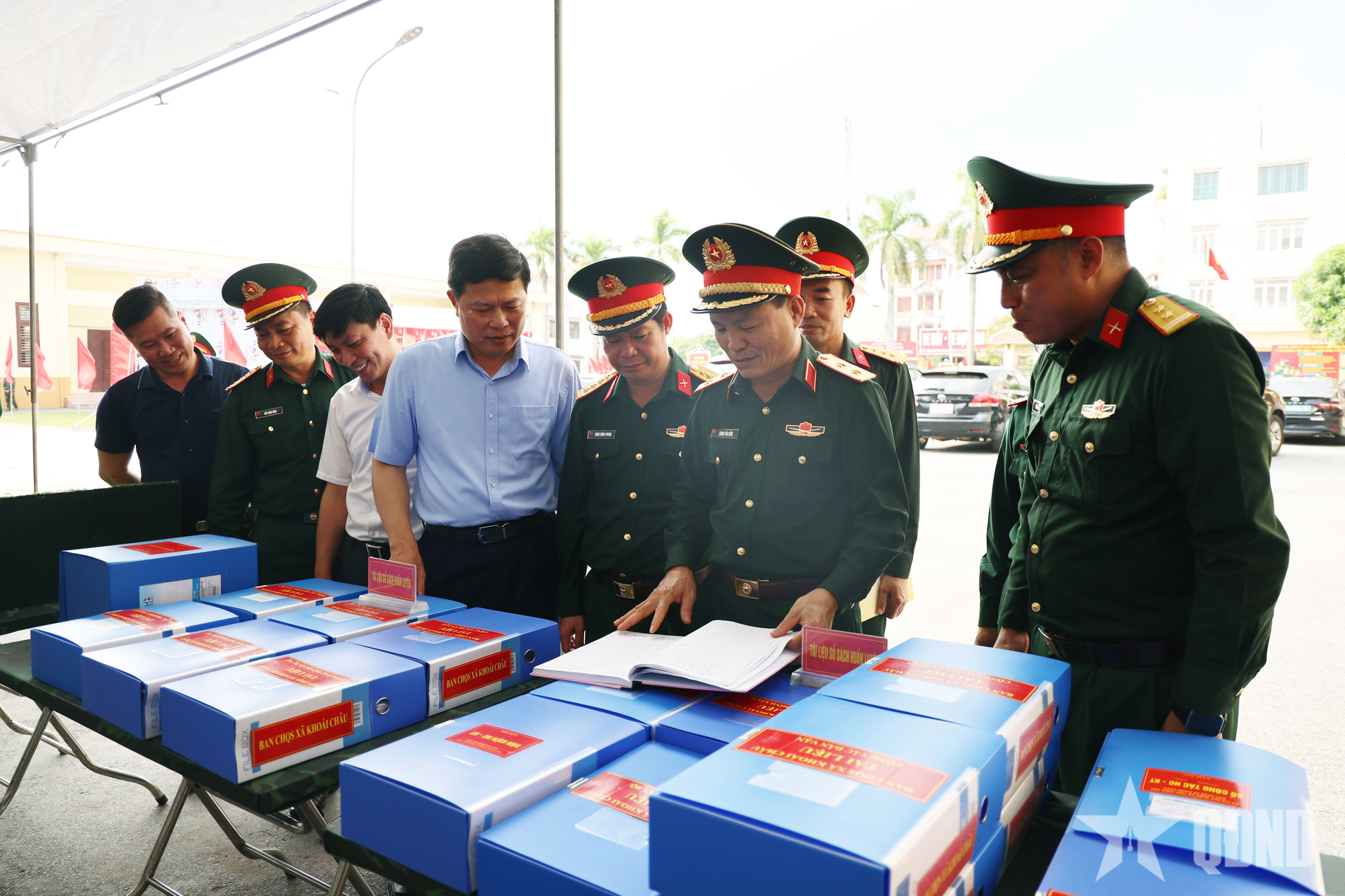Quân khu 3 tham quan, rút kinh nghiệm về tổ chức và hoạt động của ban CHQS xã ở Hưng Yên